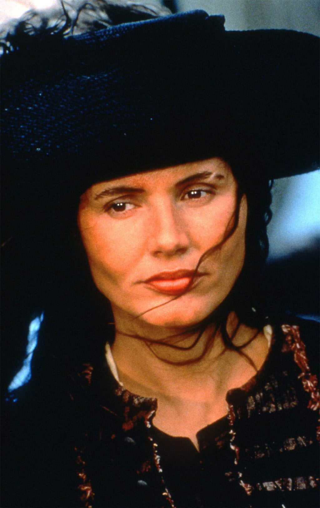http://images6.fanpop.com/image/photos/32500000/Cutthroat-Island-geena-davis-32521305-1024-1622.jpg